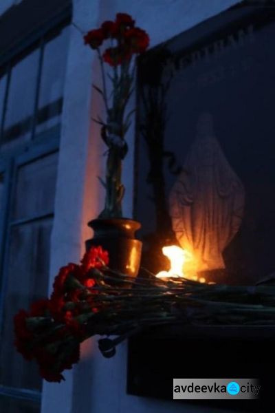 У День пам'яті жертв голодоморів в Авдіївці запалили свічки