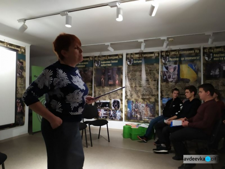 В Авдіївці підлітки дискутували про цінності української молоді (ФОТО)