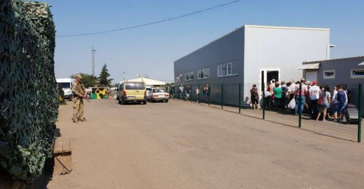 Донбасские пункты пропуска: КПВВ «Майорское» заработал, там скопились огромные очереди