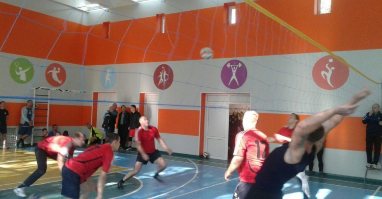 В Авдеевке прошла волейбольная битва: ФОТОРЕПОРТАЖ