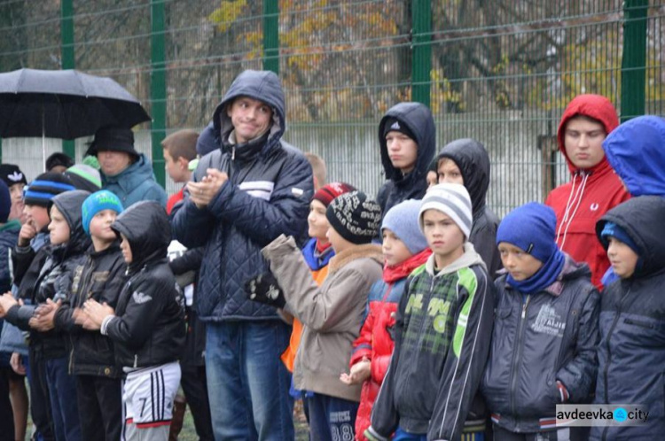 В Авдеевке школьники сражаются за звание лучших  футболистов на турнире на Кубок Мусы Магомедова  (ФОТО)