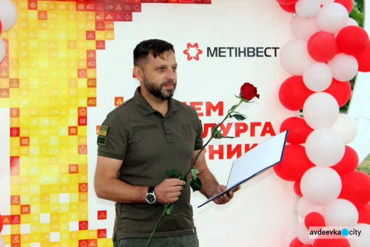 Виталий Барабаш поздравил заводчан с Днем металлурга и горняка