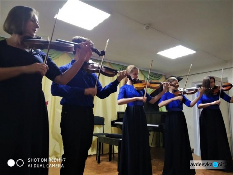Музыкальная школа Авдеевки провела незабываемый вечер в Международный день музыки (ФОТО)