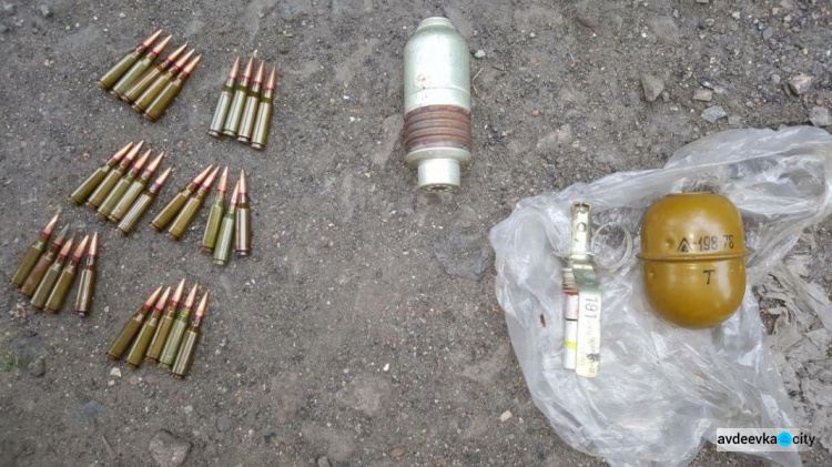 Одиннадцать гранат, 5 единиц оружия и килограмм взрывчатки: в Покровской оперзоне проходит отработка