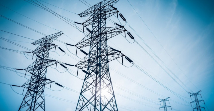 Энергетики с утра начали ремонт поврежденных участков линии электропередач в районе ДФС