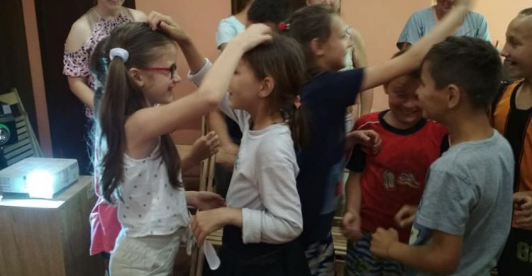 Авдеевские дети устроили праздник для родителей (ФОТО)