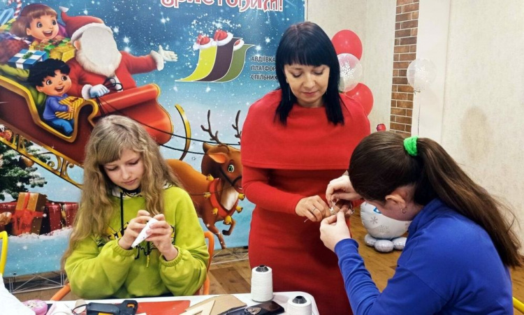 ОО «Платформа совместных действий» подарила детям Рождественский мастер-класс
