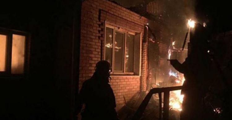 Обстрел Новолуганского «Градами»: число жертв растет, появились фото горящих домов
