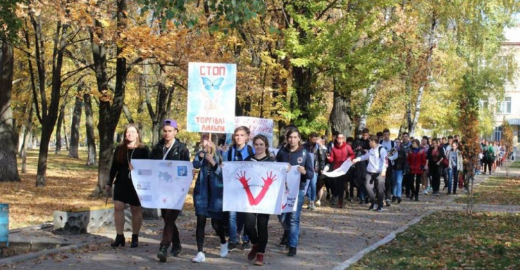 В Авдеевке маршем протестовали против торговли людьми (ФОТО)