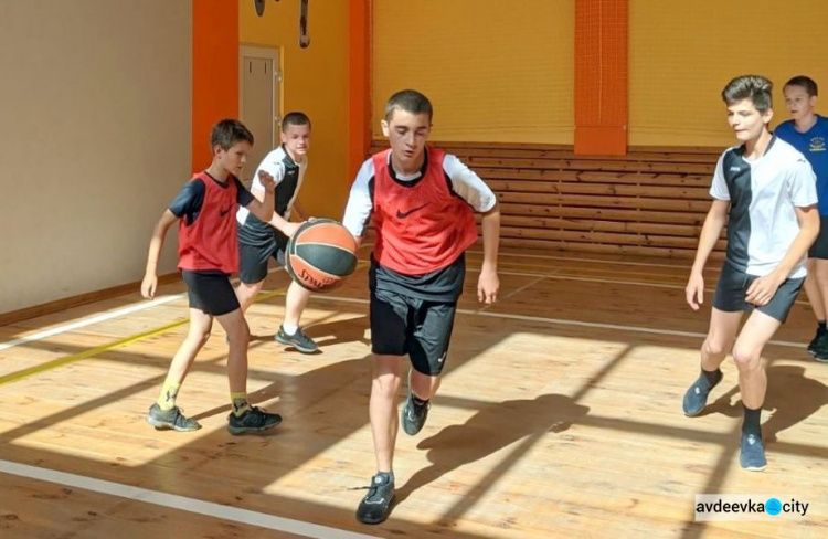 В Авдіївці прошли змагання з стрітболу серед дітей