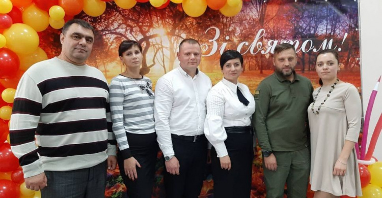 В Авдеевке поздравили учителей с профессиональным праздником