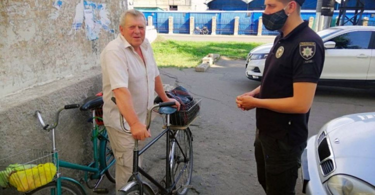 В Авдеевке полицейские напомнили велосипедистам правила дорожного движения