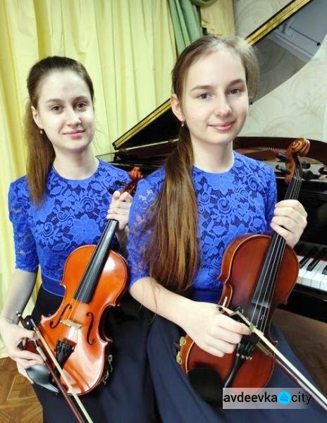 Авдіївські скрипальки увійшли в трійку найсильніших музикантів на конкурсі «Чарівні смички»