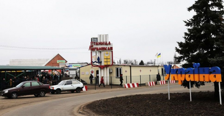 В КПВВ Донбасса застряли более двухсот авто