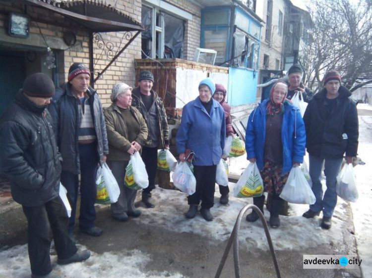 Представители Cimic Avdeevka доставили адресатам вещи, продукты, газеты и маскировку (ФОТО)
