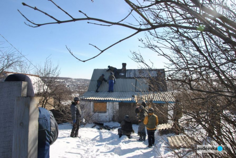 В Авдеевке спасатели восстановили уже более 250 поврежденных обстрелами жилых домов (ФОТО)