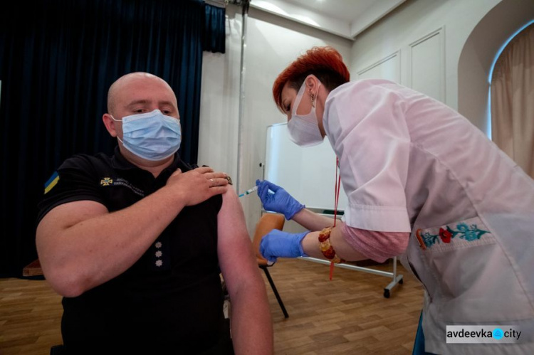 Триває кампанія з вакцинації рятувальників ДСНС: особовий склад отримує другу дозу вакцини від Covid-19