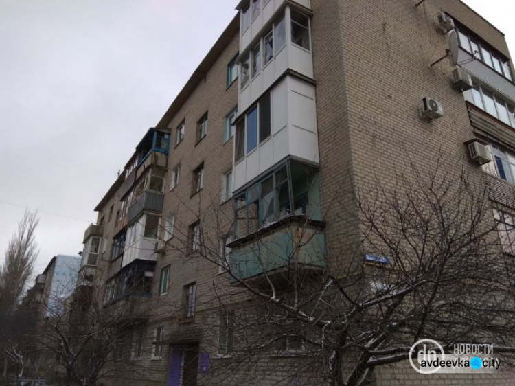 Коляски, цены и раненые дома: фоторепортаж из прифронтовой Авдеевки