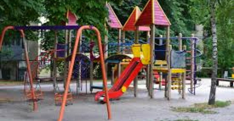 Власти Авдеевки обязали коммунальщиков привести в порядок спортивные и детские площадки города (ДОКУМЕНТ)