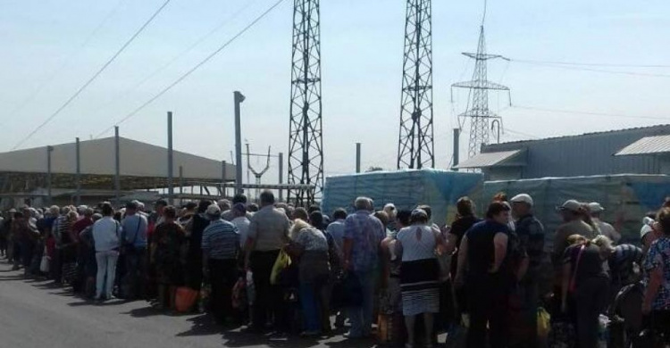 Мониторинг по КПВВ на Донбассе: антилидером по времени пересечения стала "Марьинка"
