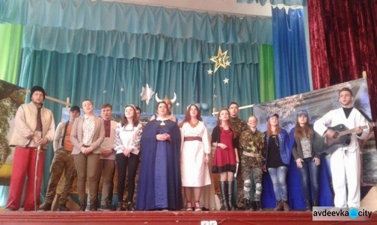 Воспитанники львовского католическо университета показали авдеевцам спектакль "Давня казка" (ФОТО)