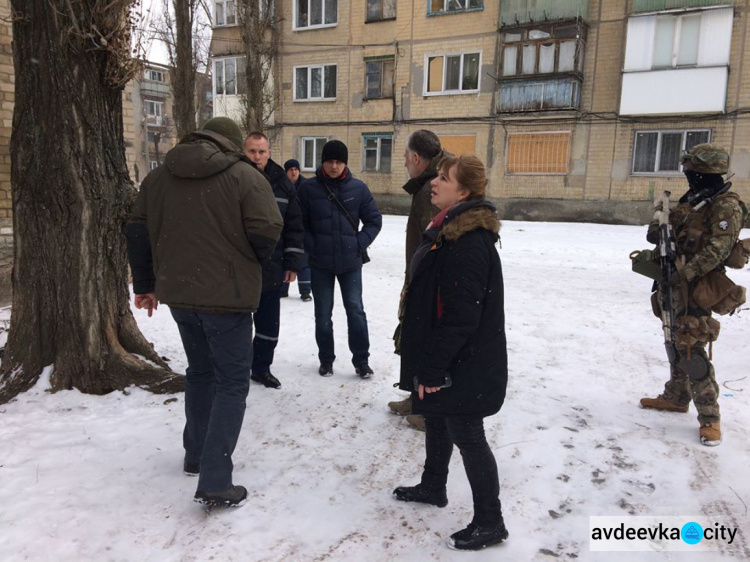 Депутат польского Сейма  Малгожата Госевская побывала на руинах авдеевских многоэтажек (ФОТО)