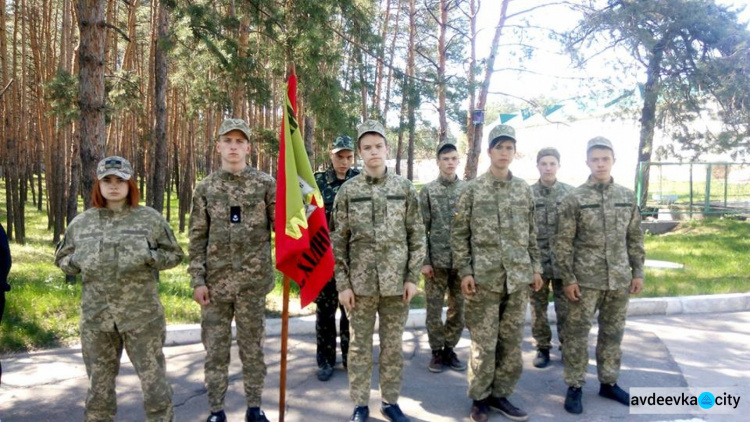 Авдеевские школьники в Святогорске принимают участие в военно-патриотической игре "Сокол"