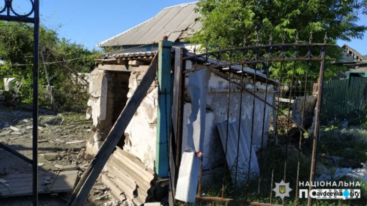 Повреждены четыре дома: полиция подтвердила обстрел Авдеевки (ФОТО)