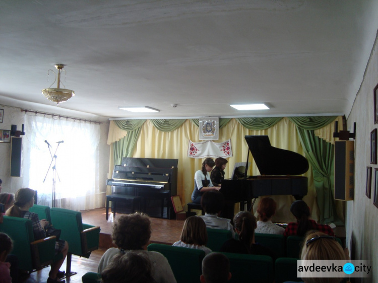 Авдеевские скрипачи и пианисты показали мастерство исполнения на отчетных концертах(ФОТО)