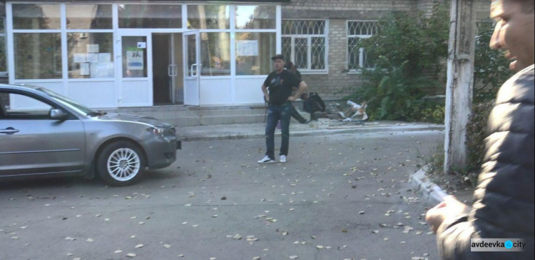В Авдеевке продолжается конфликт активистов с коммунальщиками (ФОТО + ВИДЕО)