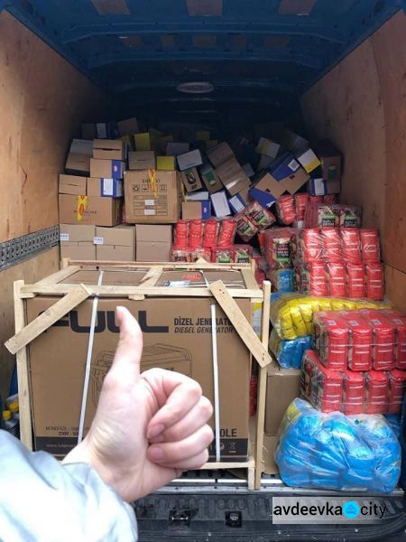 Волонтерська спілка «ПОРУЧ» зібрала та доставила в Авдіївку 2 тонни продуктів, генератор та ліки