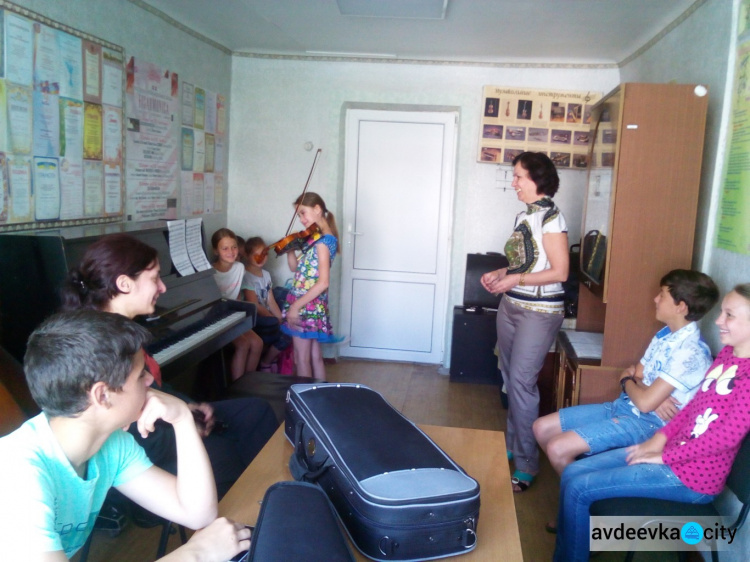 Немецкая скрипачка Марина Бондас встретилась с воспитанниками авдеевской музыкальной школы  (ФОТО)
