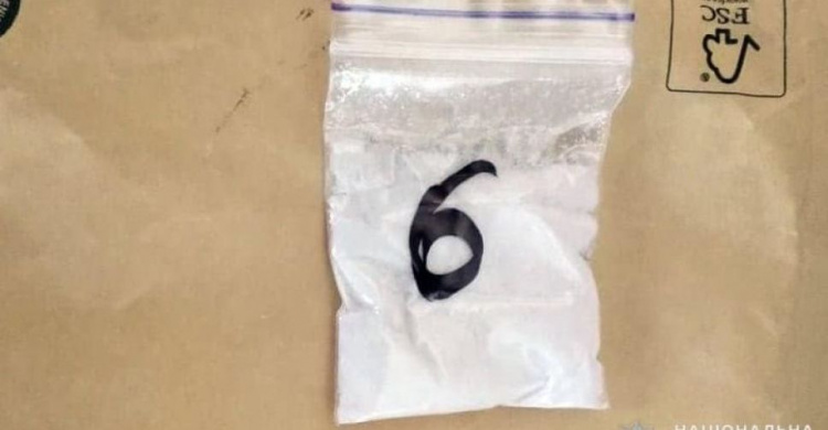 В Авдіївці правоохоронці виявили чоловіка, який зберігав «важкий» наркотик