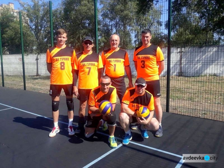 В Авдеевке прошли соревнования по волейболу среди ветеранов