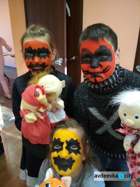 В прифронтовой Авдеевке отметили Хеллоуин (ФОТО)