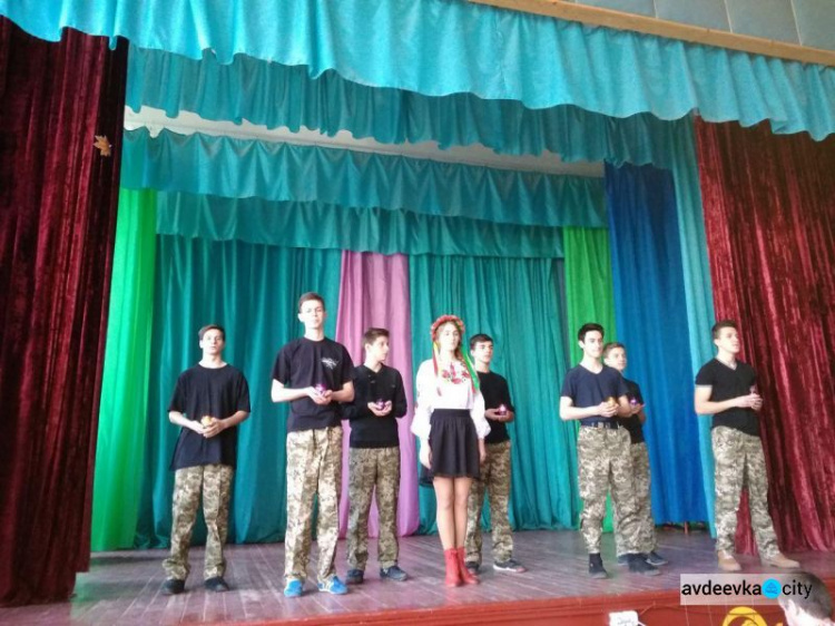 Школярі красиво і патріотично привітали добровольців (ФОТО)