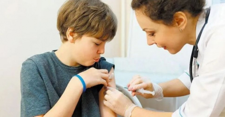 Минздрав разрешил прививать от коронавируса вакциной Pfizer украинских детей от 12 до 17 лет