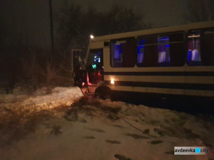 Заложниками непогоды в Донецкой области оказались 8 водителей