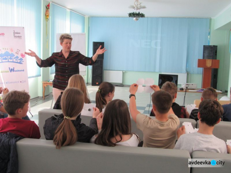 Юные активисты Авдеевки учились оживлять идеи и объединять людей (ФОТО)
