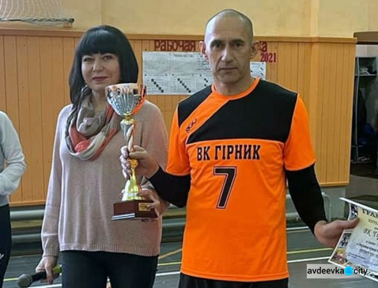 Кубок по волейболу от профкома АКХЗ уехал в Горняк