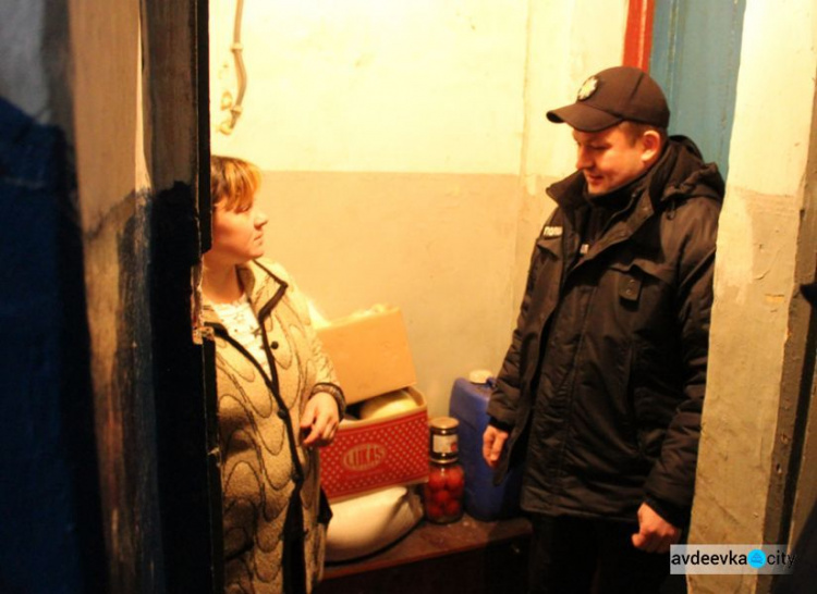 Полицейские помогли многодетным семьям Авдеевки (ФОТО)