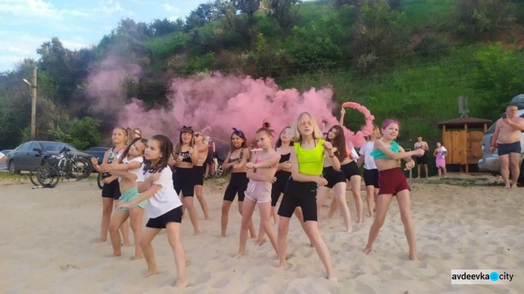 Спорт, танцы, драйв и пляжная вечеринка: на авдеевском карьере прошёл Молодежь Fest