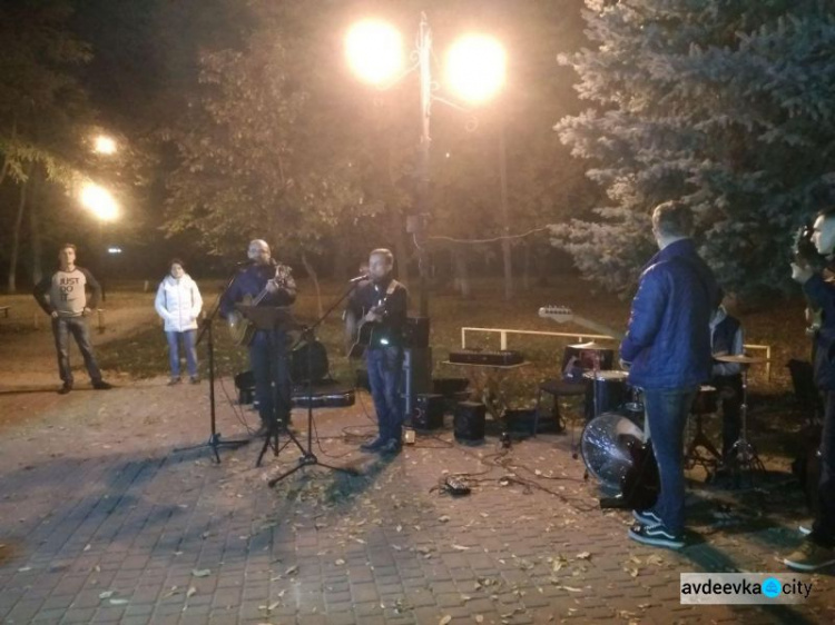 В Авдеевке звучала живая уличная музыка (ФОТО)