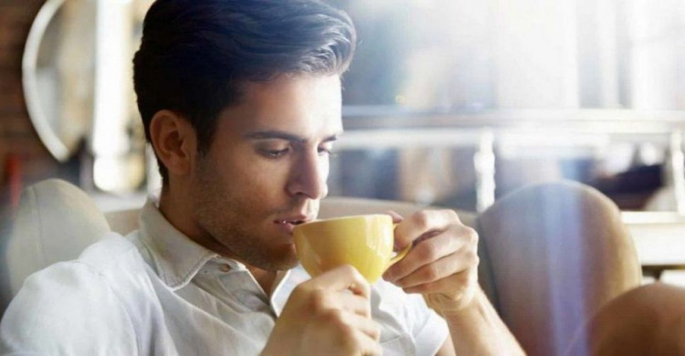 Медики рассказали, какой чай нельзя пить натощак