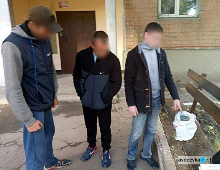 В Авдеевке задержали мужчину с трехлитровой банков наркотиков (ФОТО)