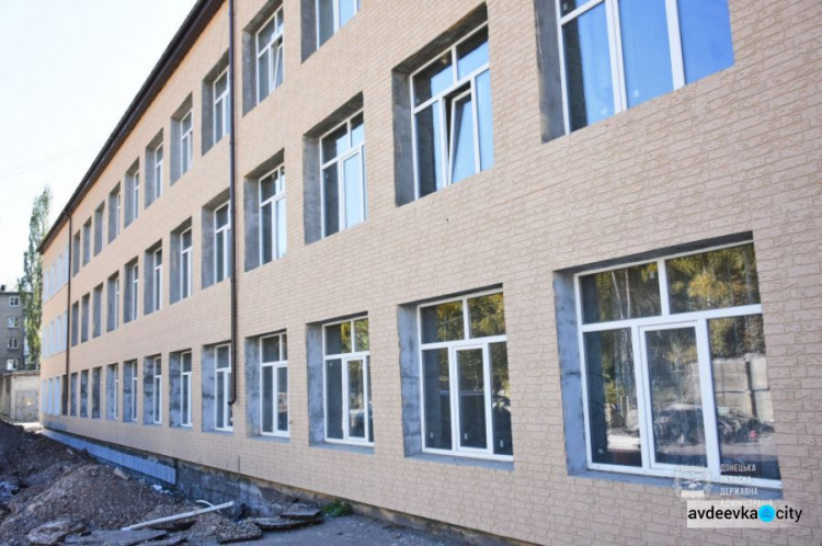 Делегация Литовской Республики в Украине посетила опорную школу в Авдеевке