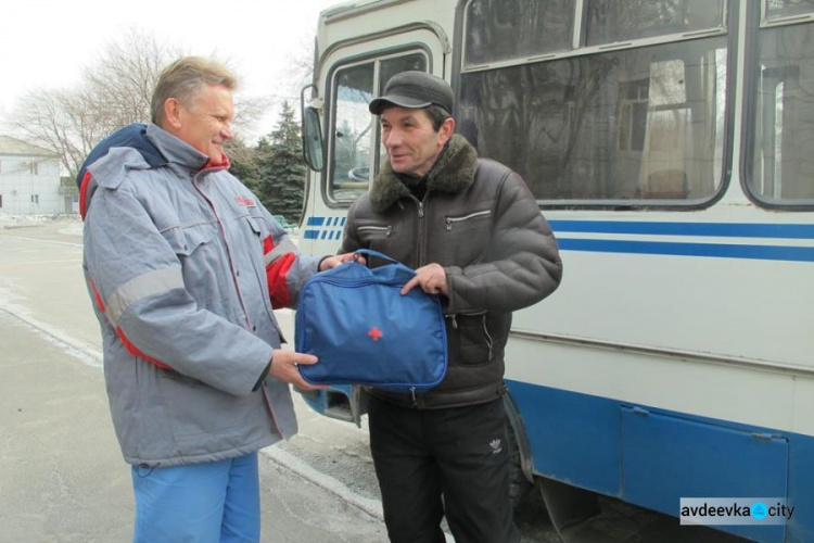 Авдеевка: сотрудники коксохима получили новые аптечки
