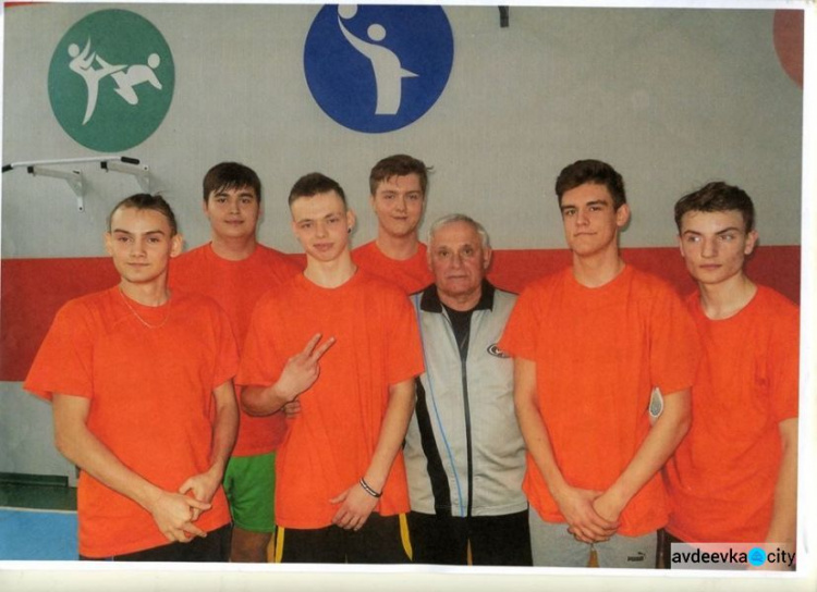Волейболисты школы №6 завоевали золото на I этапе чемпионата Донецкой области