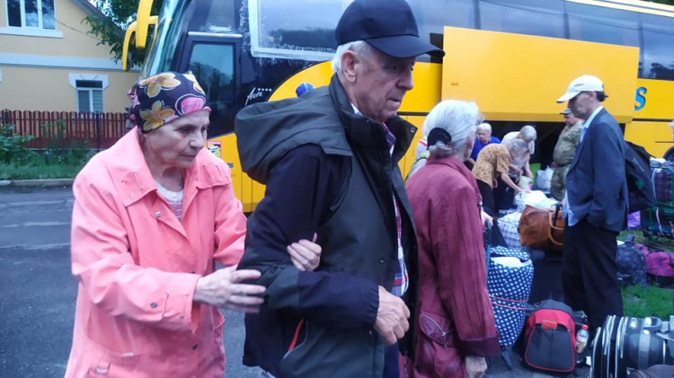 Мешканці Авдіївки та Очеретиного евакуювалися до Умані: як зустріли гостей на Черкащині