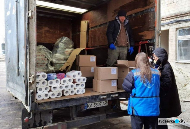 В больницу Авдеевки доставили международную гуманитарную помощь